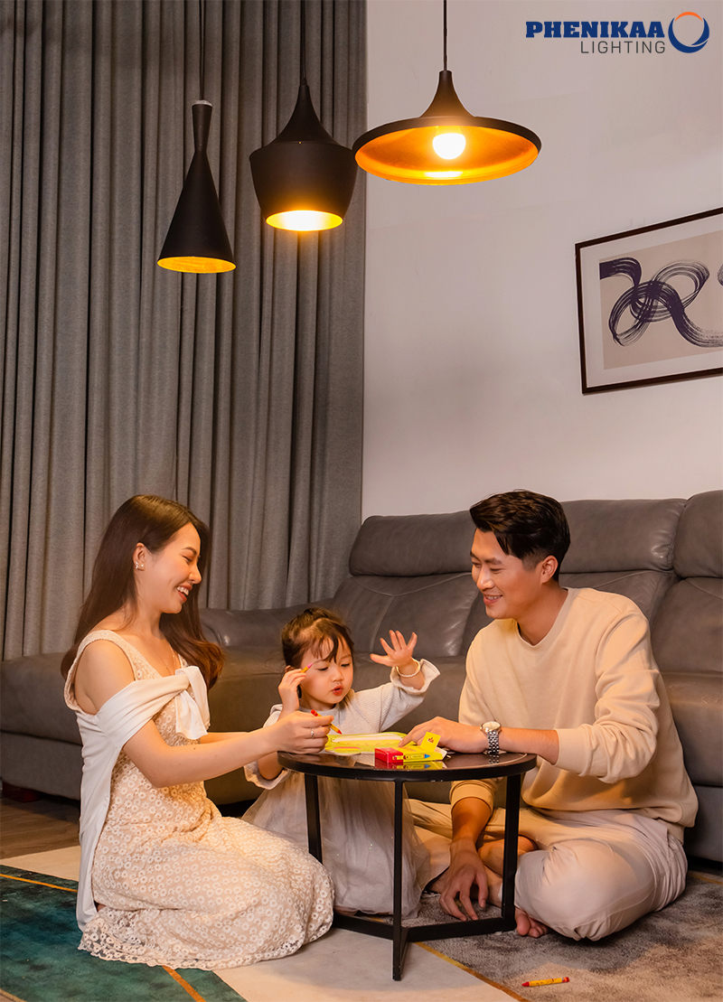 Phòng khách sử dụng 3 đèn LED 3W ánh sáng vàng ánh dịu nhẹ mang tới cảm giác gần gũi, ấm cúng cho gia đình