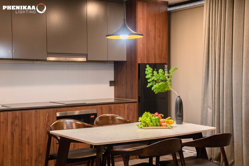 Tăng cường ánh sáng cho khu vực ăn trong phòng bếp với đèn LED loại bulb