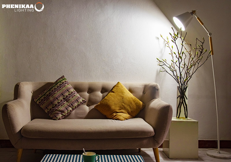 Đèn LED bóng tròn màu vàng sử dụng trong không gian phòng khách, mang tới cảm giác ấm cúng, dễ chịu 