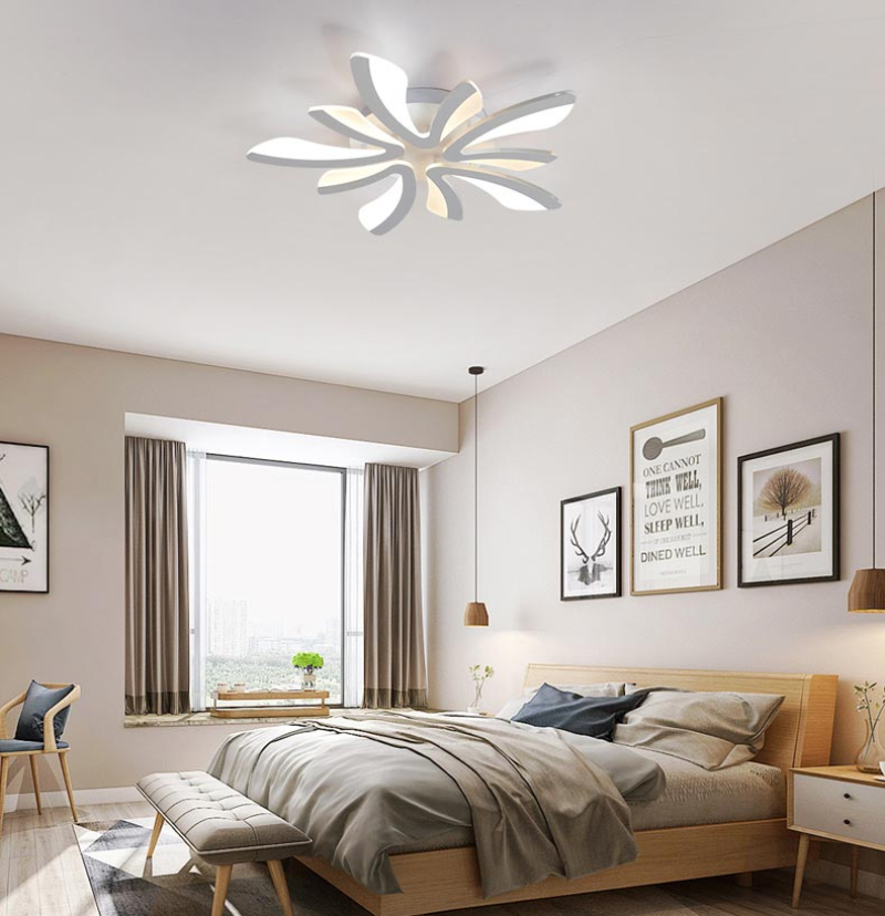 Đèn LED ốp trần được thiết kế hoa văn để vừa chiếu sáng vừa tăng tính thẩm mỹ cho phòng ngủ