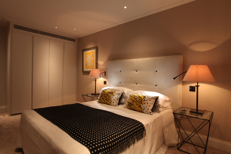 Cách bố trí đèn và lựa chọn đèn công suất phù hợp đem đến hiệu quả chiếu sáng tối ưu cho phòng ngủ