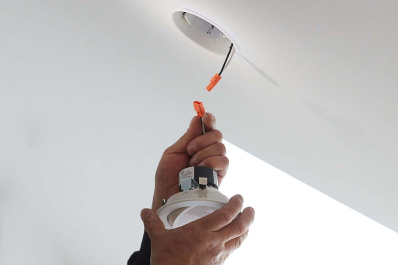 Đèn LED âm trần bị nháy có thể do bộ nguồn bị hỏng và bạn cần thay mới để đèn hoạt động trở lại