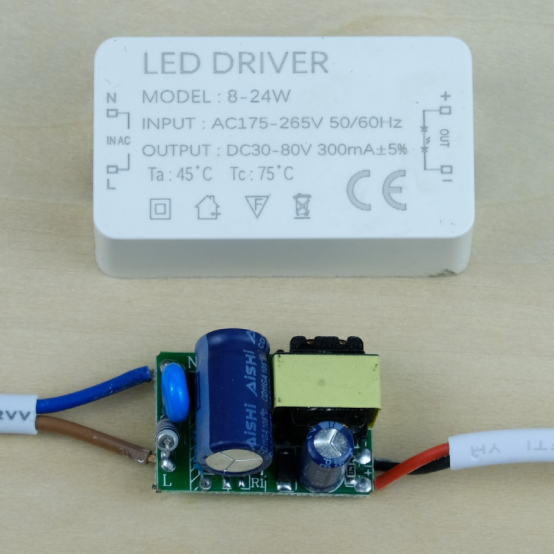 Đèn LED âm trần bị nháy có thể do bộ nguồn/driver bị chập cháy