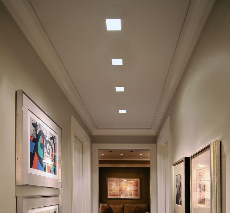 Đèn LED ốp trần vuông được sử dụng trong các khu vực cần nhiều ánh sáng như hành lang, phòng làm việc