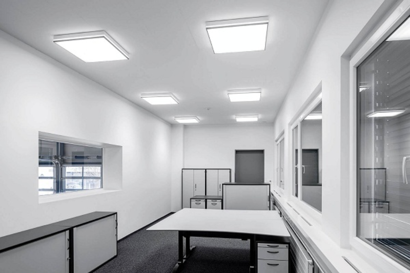Đèn LED panel lắp nổi trần phù hợp cho không gian có diện tích hạn chế