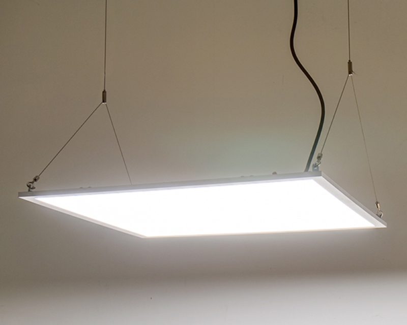 Đèn LED panel thả trần là lựa chọn tốt nhất cho trần nhà bê tông và khoảng cách từ trần tới sàn khá cao.