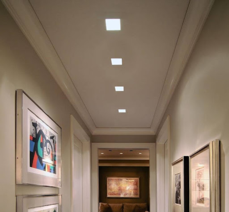 Đèn LED âm trần vuông phù hợp với không gian trong triển lãm tranh