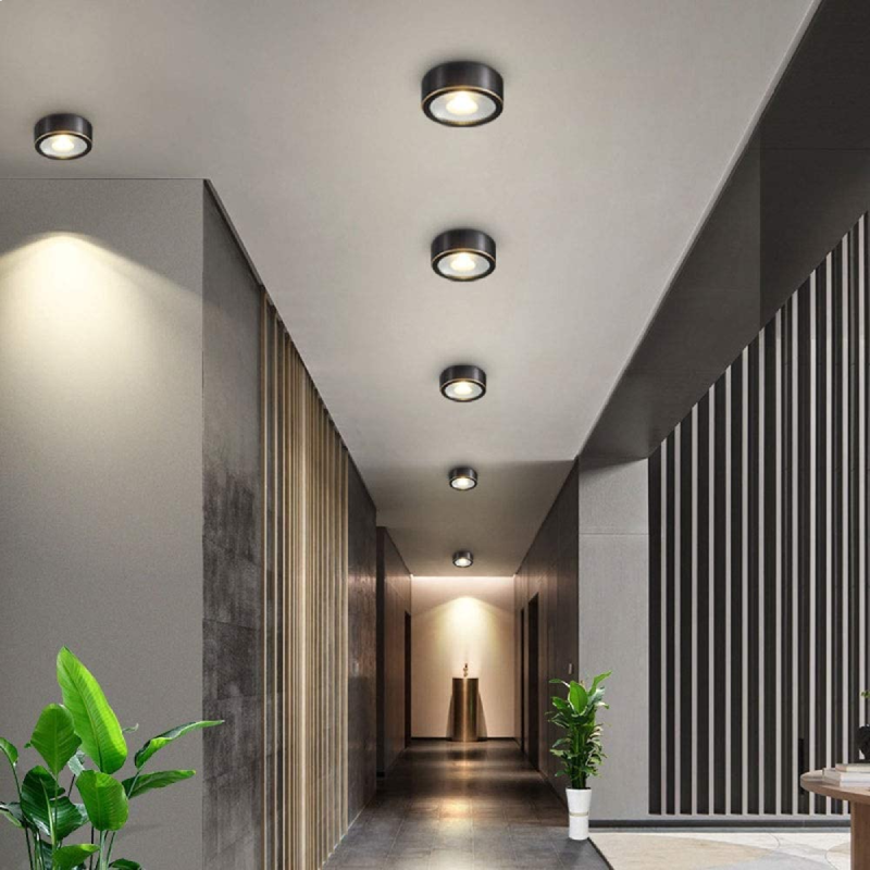 Đèn LED ốp trần trang trí thường được bố trí dọc theo hành lang khách sạn