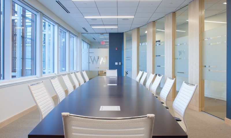 Đèn tuýp LED siêu sáng được lắp đặt trong không gian phòng họp