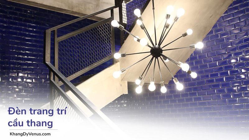 Hàng chục chiếc đèn LED Bulb tròn ghép lại tạo thành điểm nhấn ánh sáng độc đáo, ấn tượng nơi cầu thang
