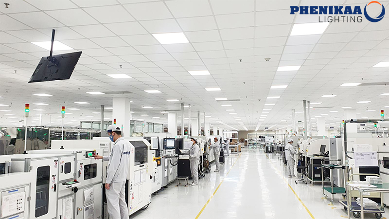 Đèn LED Panel được sử dụng trong nhà máy điện tử thông minh của Phenikaa Lighting