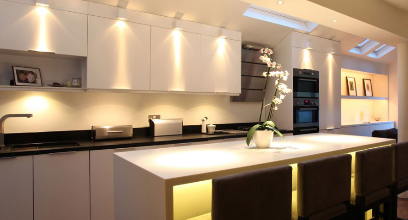 Đèn LED spotlight được lắp đặt phổ biến trong nhà bếp, khu vực ăn uống